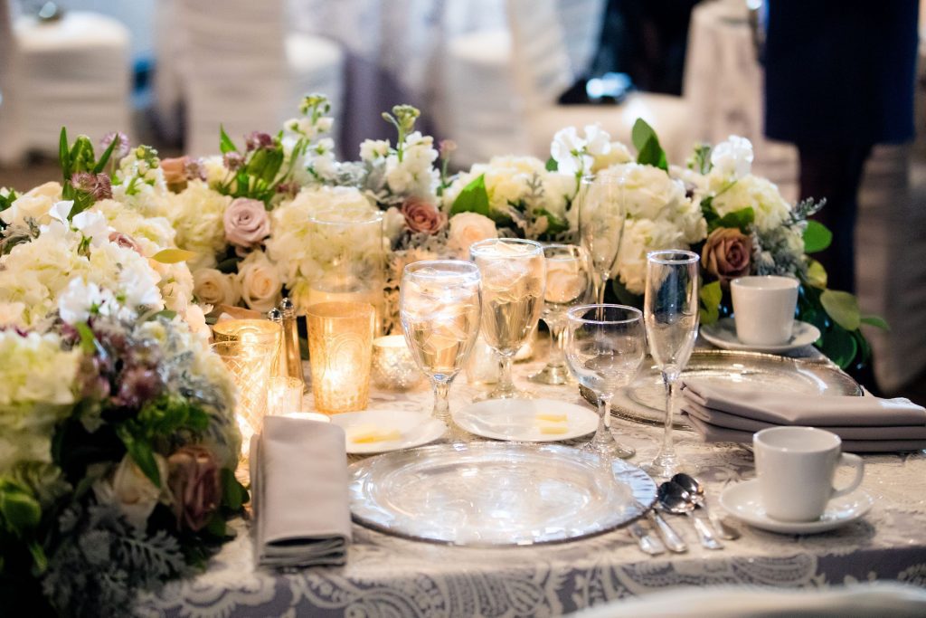 winter wedding sweetheart table details