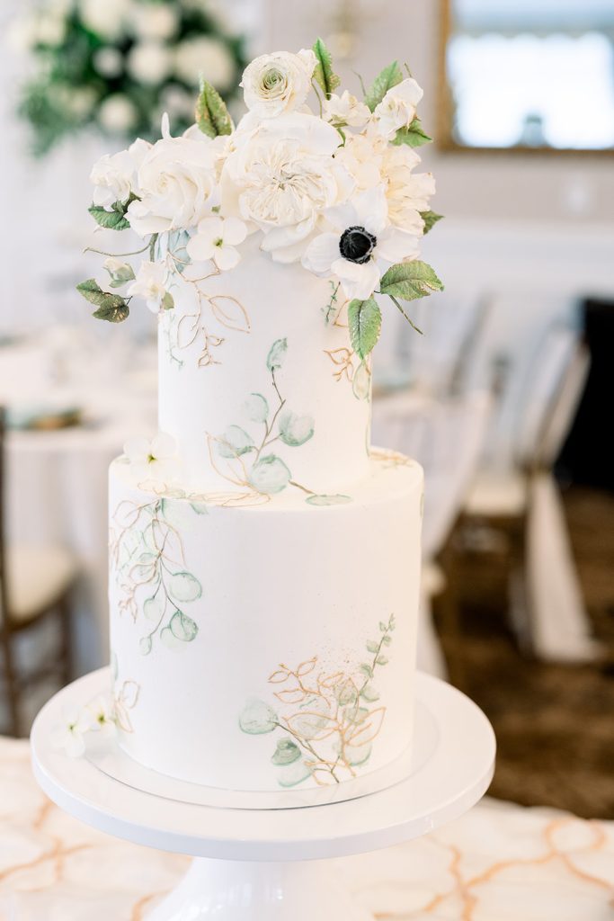 Alex Robba wedding cake with sugar flowers for summer
